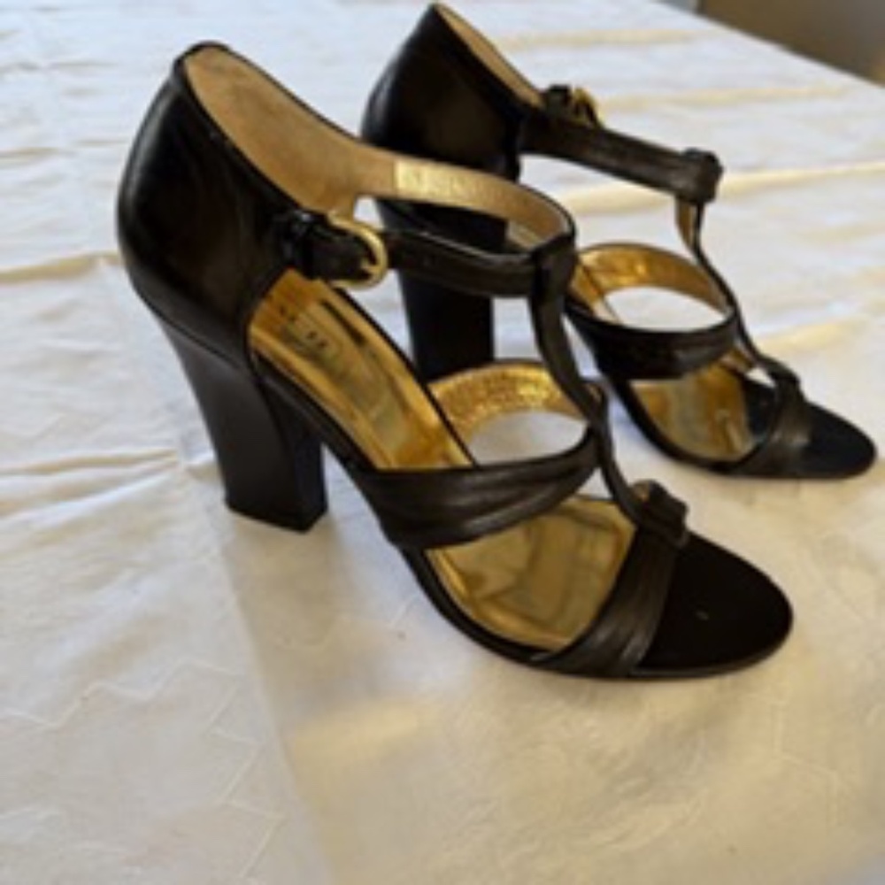 OFFERS - COACH size 9.5 B black leather Chunky 4 inch heel sandal